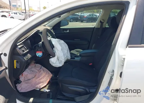 2016 Kia Optima Lx z USA, uszkodzony, nr VIN 5XXGT4L37GG026140